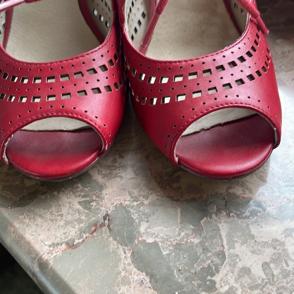 RED HOT CHELSEA CREW HEELS SZ 7.5 - Picture 8 of 9